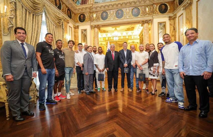 Mulino recibe a la Selección Nacional y destaca su histórica clasificación al Mundial 2026