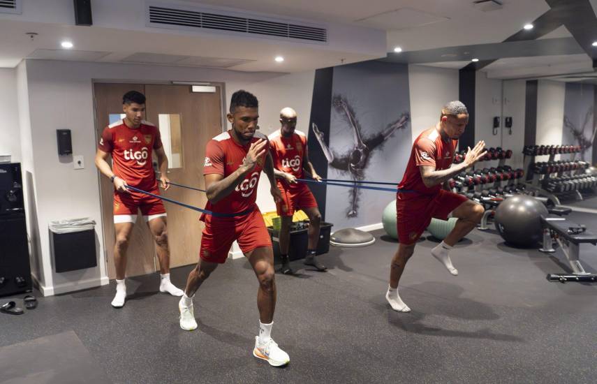 Panamá suma a más jugadores para duelos ante Sudáfrica