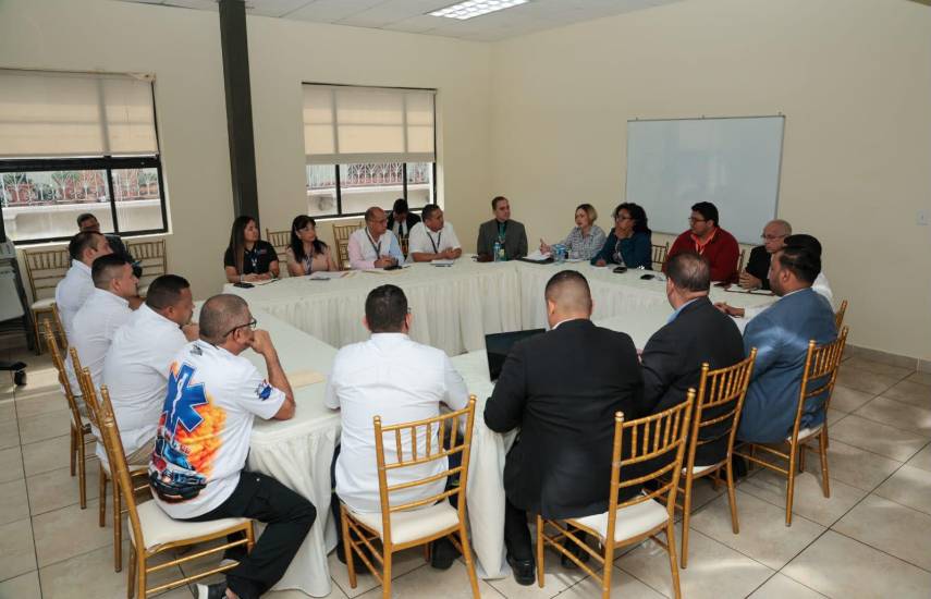 Gobierno revisa con paramédicos avances en su reclasificación salarial