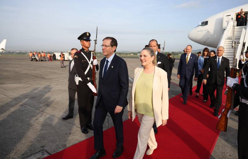 El presidente de Israel, Isaac Herzog, llega a Panamá