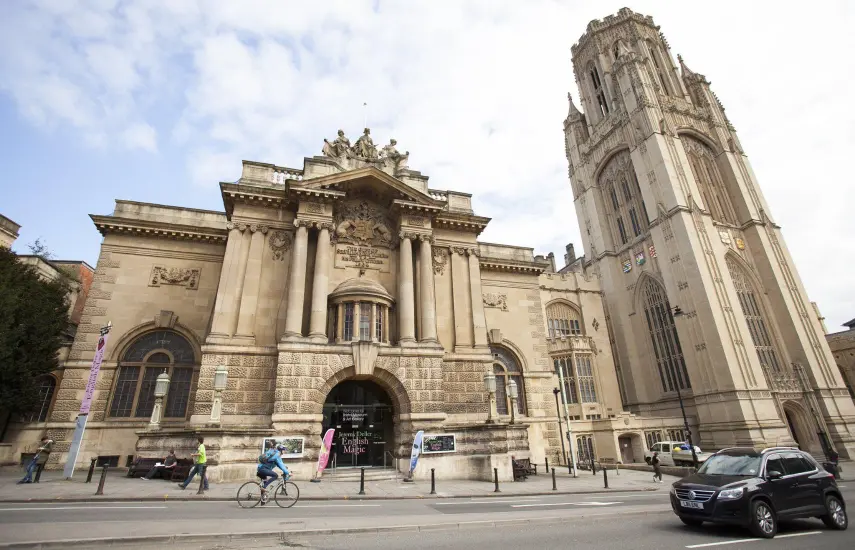 Más de 600 objetos robados de un museo de Bristol, en Inglaterra