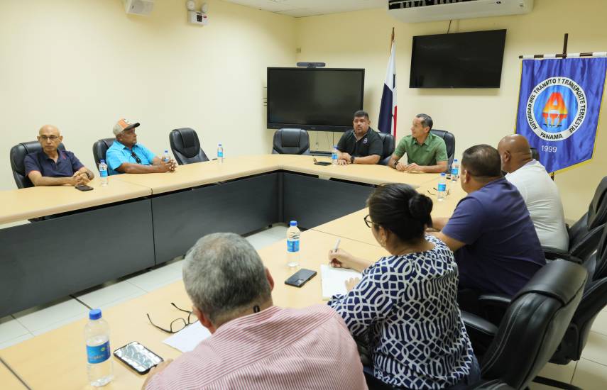 ATTT inicia diálogo con transportistas para evitar aumento del pasaje