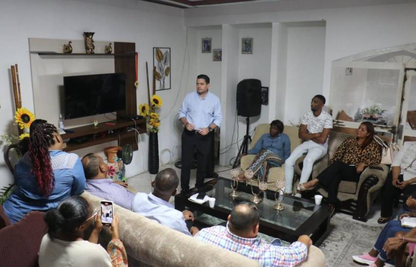 Vicepresidente José Gabriel Carrizo se reúne con dirigentes y miembros del corregimiento Arnulfo Arias.