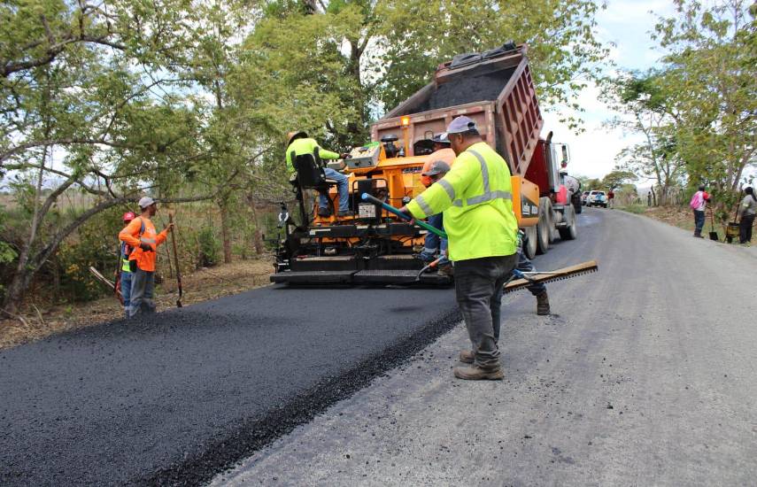 Carretera La Villa–Macaracas presenta un 75 % de avance en su rehabilitación, según el MOP