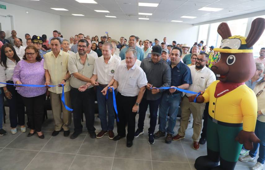 Inauguran laboratorio de calidad de agua en Herrera