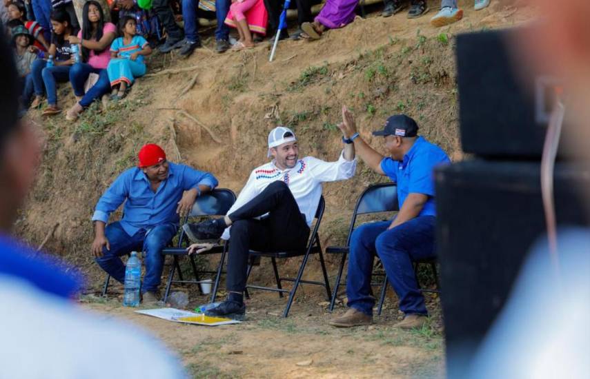 Carrizo visita y se reúne con 10 comunidades en la comarca Ngäbe Buglé durante el Carnaval