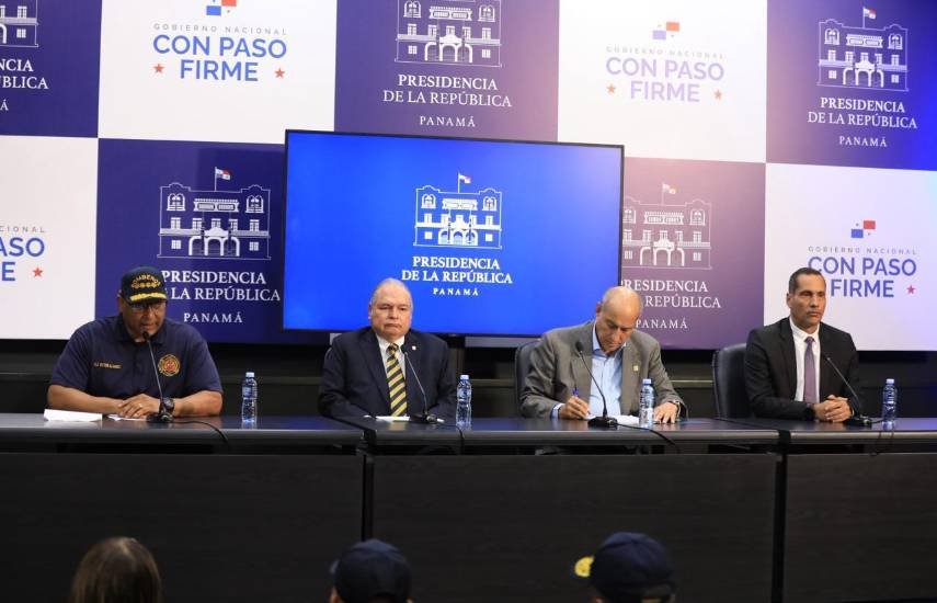 Un fallecido y dos bomberos heridos tras incendio de cisternas; investigan causas del siniestro