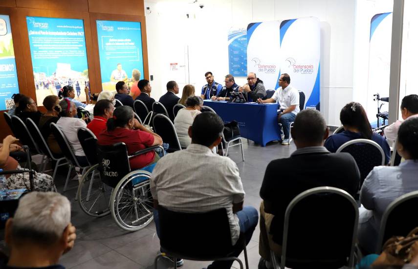 ML | Durante la reunión.