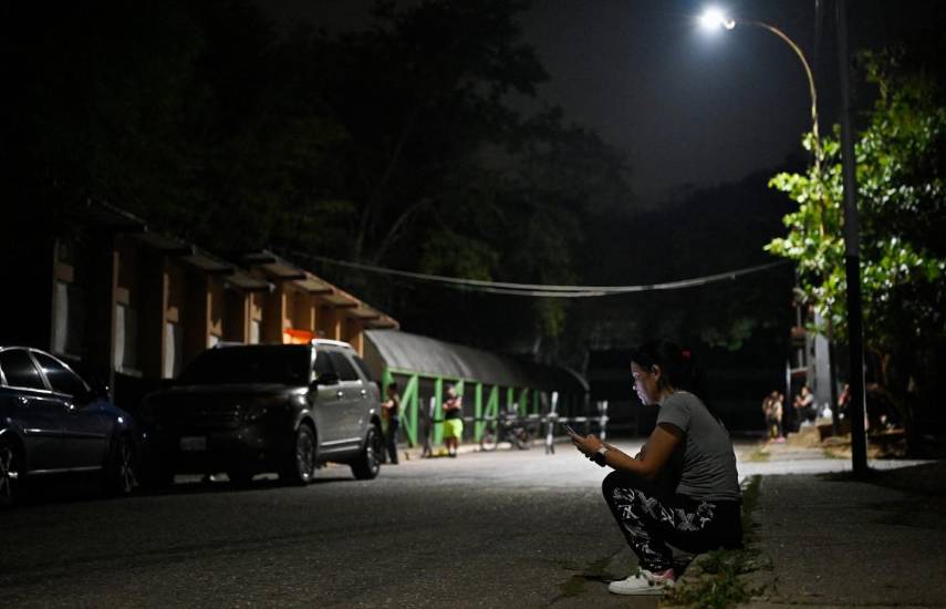 Venezuela conversa con Siemens y General Electric para atender problemas energéticos del país