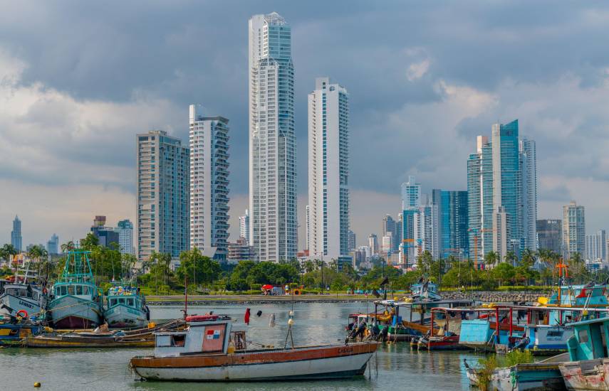 Panamá avanza, pero el plato de comida en la casa todavía espera