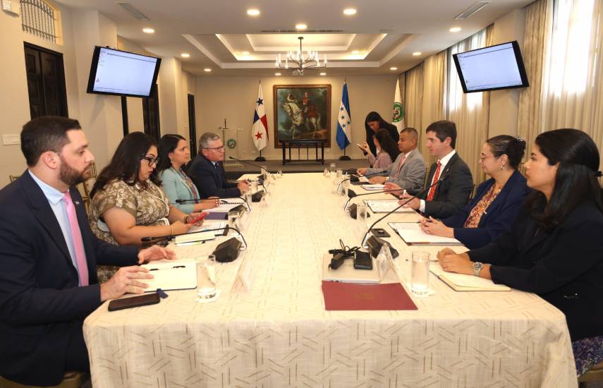 Honduras busca conocer el modelo de la Ciudad de la Salud y experiencia de Panamá en telemedicina