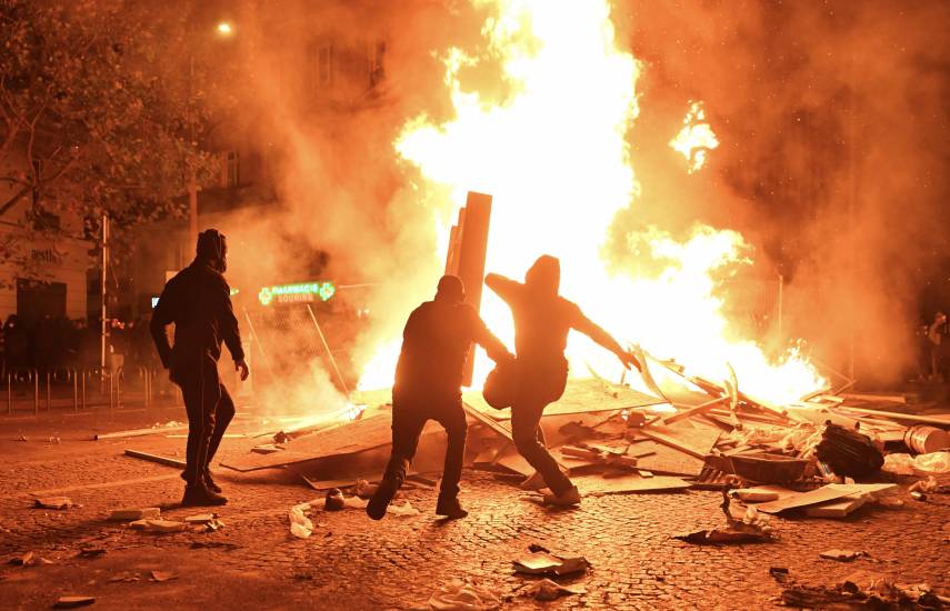 Disturbios y saqueos en Francia tras protestas contra el costo de la vida