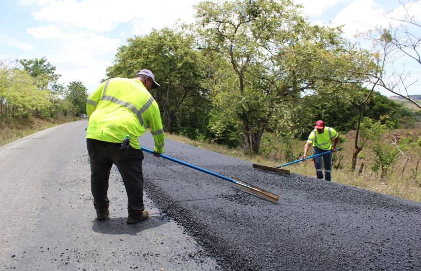 Carretera La Villa–Macaracas presenta un 75 % de avance en su rehabilitación, según el MOP