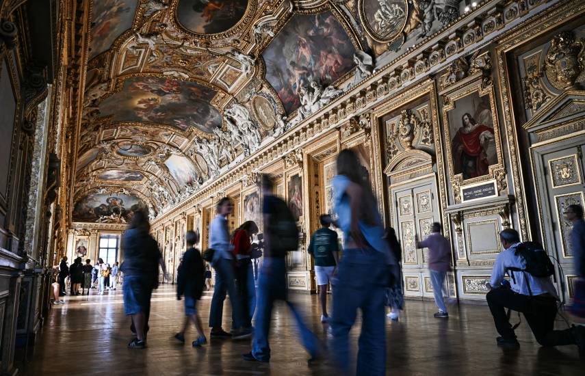 Reabre al público la sala del atraco en el Louvre, pero sin nada que robar