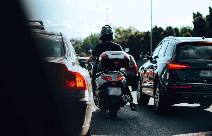Filtrado de motos: entre seguridad vial y la movilidad en las calles