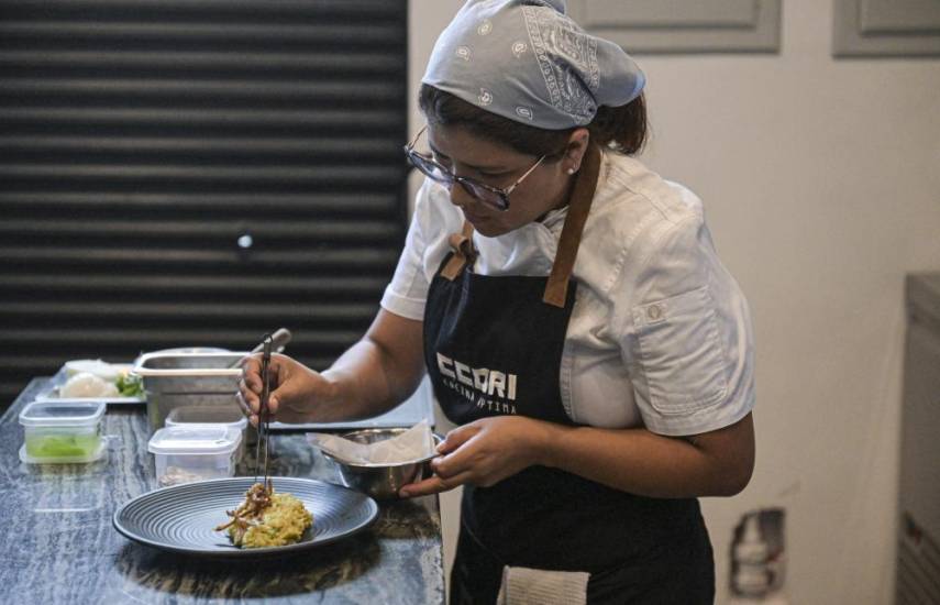 Hasta la cáscara: chef peruano impulsa la “cocina óptima” en comedores populares