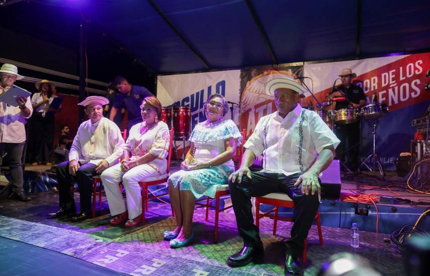Reconocen a portadores del patrimonio cultural en la antesala del Desfile de las Mil Polleras