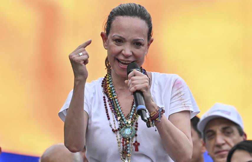 Machado en Panamá: encuentros con opositores y comunidad venezolana y confirma su candidatura a unas próximas elecciones
