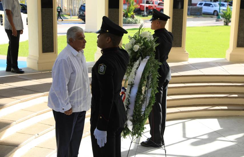 Presidente Mulino encabeza homenaje a los mártires del 9 de Enero
