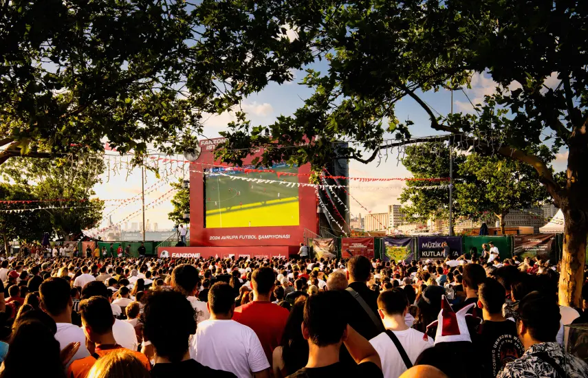 El Gobierno anuncia instalación de pantallas gigantes para poder ver el Mundial FIFA