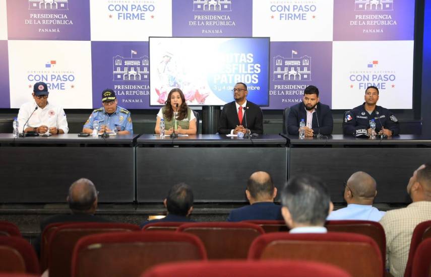 ML | Autoridades durante el anuncio de las rutas del desfile 2026.