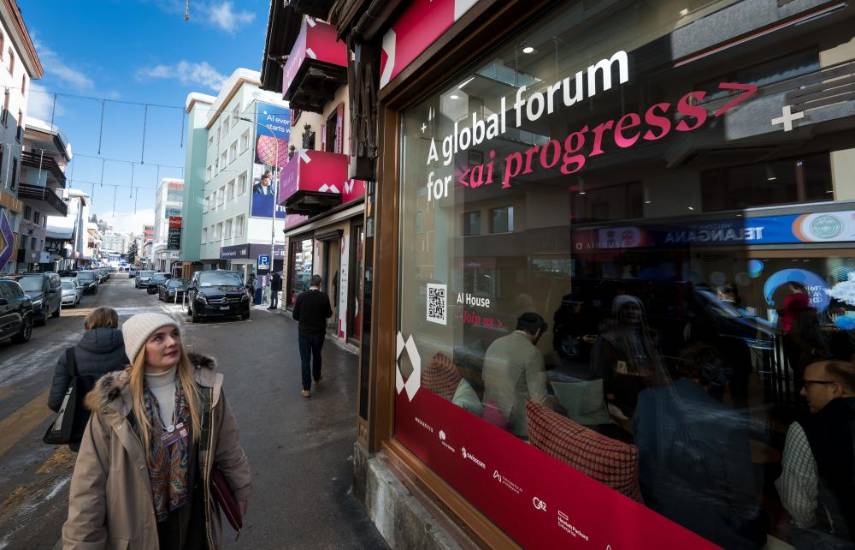 IA traerá riesgos y una “tremenda oportunidad” para la economía mundial, dice jefa del FMI