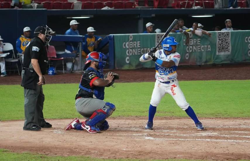 Su majestad el béisbol vuelve al campo hoy