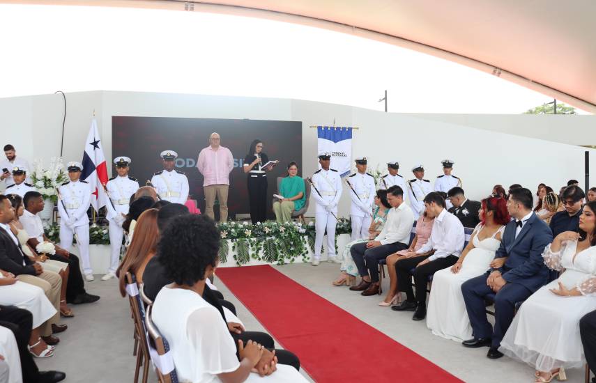 Tribunal Electoral celebra boda masiva con 39 parejas