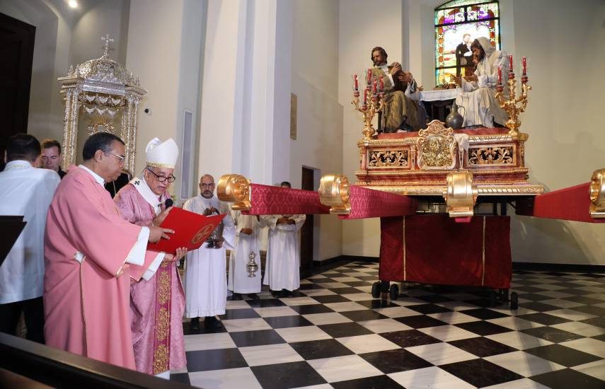 Bendicen imágenes de la Última Cena para la procesión de Semana Santa