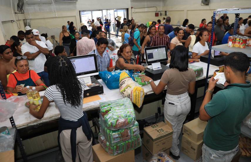 El IMA mantendrá elaboración de bolsas de alimentos y operación de sus 17 tiendas