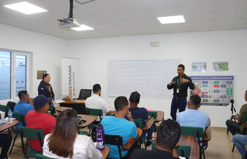 E. GONZÁLEZ | Trabajadores reciben inducción como parte del proceso de ingreso al proyecto minero.