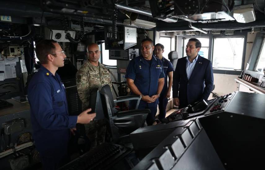 ML | El embajador Kevin Cabrera en el USCG Cutter ALERT.