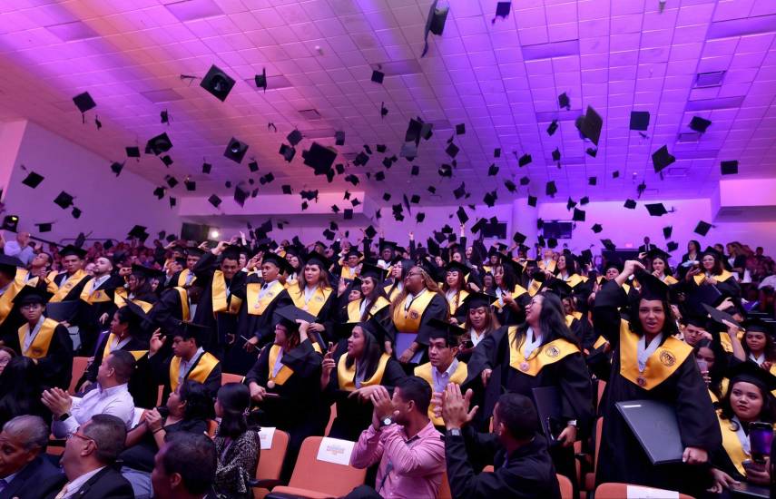 El ITSE gradúa a 320 estudiantes