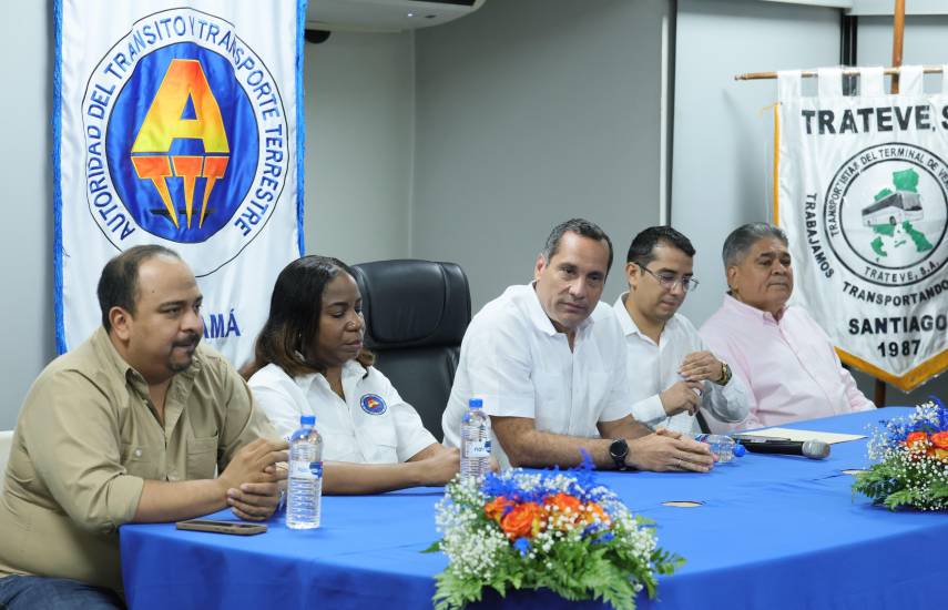 ATTT entrega certificados de operación en Veraguas y presenta Plan de Modernización al sector transporte