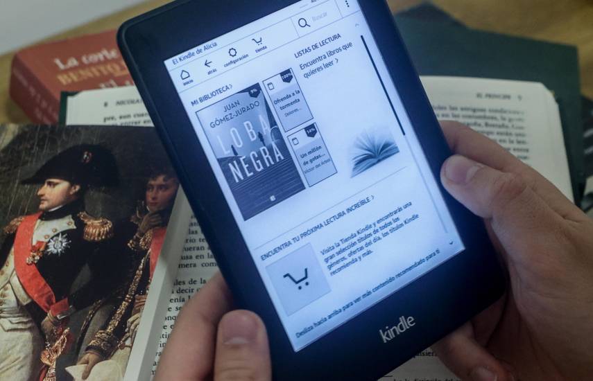 Amazon trabaja en nuevos lectores de libros electrónicos Kindle con baterías reemplazables por el usuario
