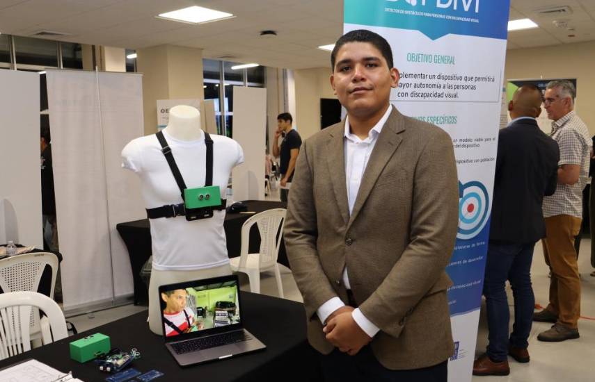 Estudiante de la UTP presenta dispositivo para personas con discapacidad visual