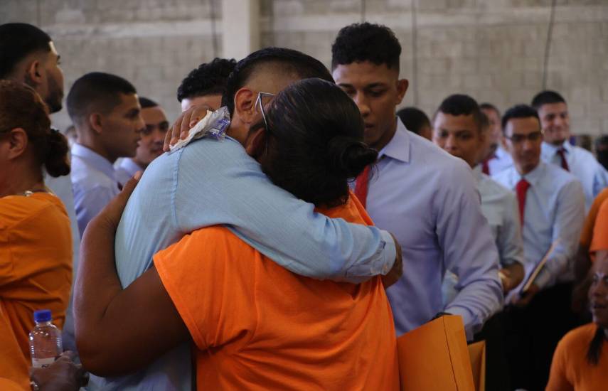 Cientos de privados de libertad culminan sus estudios