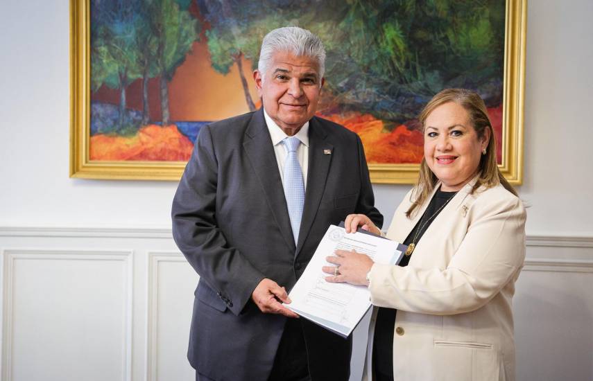 Presidente Mulino y miembros del Gabinete presenta Declaración Jurada de Intereses Particulares a la ANTAI