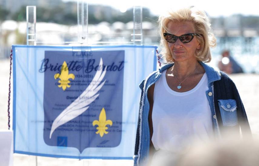 Cannes homenajea a Brigitte Bardot con una playa abierta a los perros