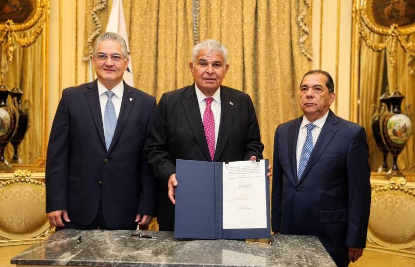 Ventura Vega Osorio asume como nuevo ministro de Educación