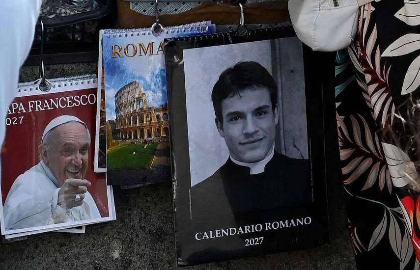 La estrella del calendario de “sacerdotes sexis” de Roma nunca fue cura