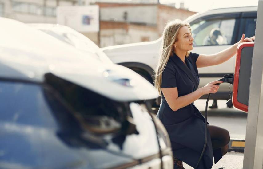 EEUU endurece las normas de contaminación para acelerar la transición a los autos eléctricos