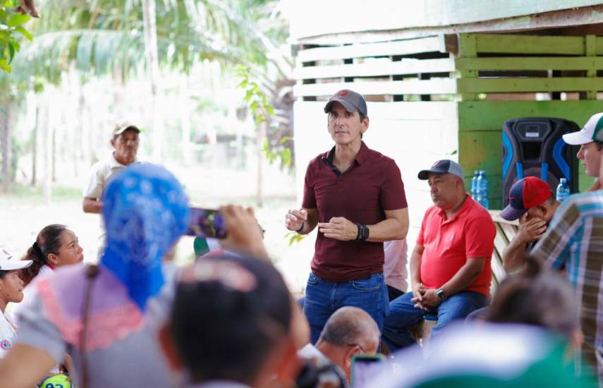 Precandidato Rómulo Roux visita Río Congo en Darién