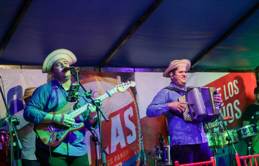 Reconocen a portadores del patrimonio cultural en la antesala del Desfile de las Mil Polleras