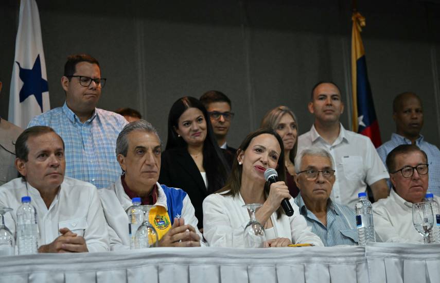 Machado en Panamá: encuentros con opositores y comunidad venezolana y confirma su candidatura a unas próximas elecciones