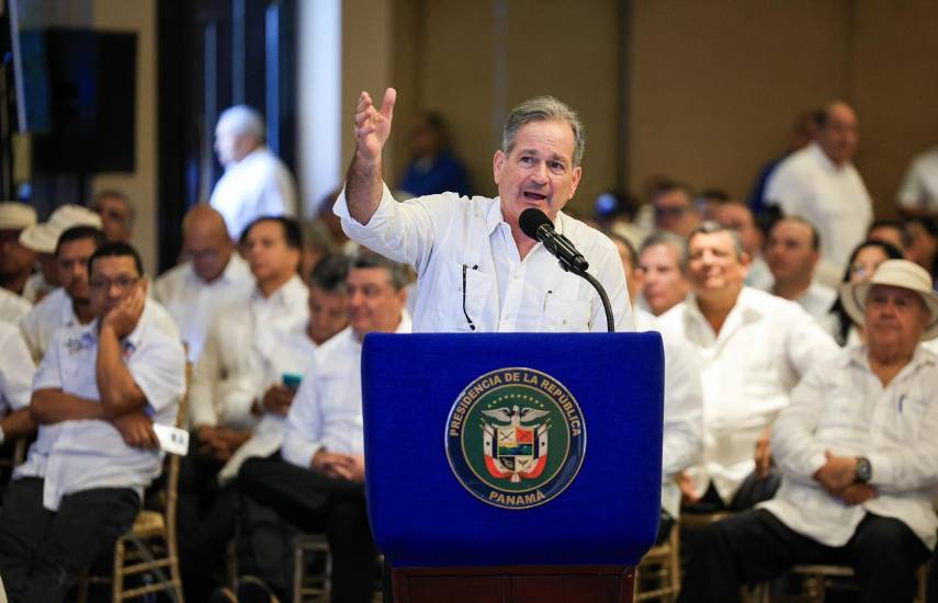 MiAmbiente logró reducir la contaminación de los ríos en Azuero, informó el ministro Navarro