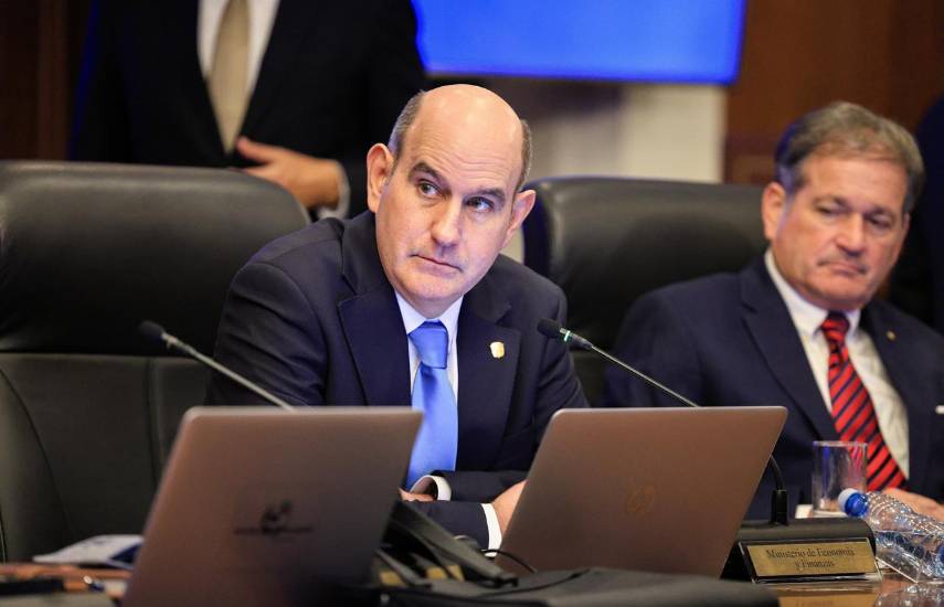 Anuncian medidas para enfrentar alza en precios de los combustibles