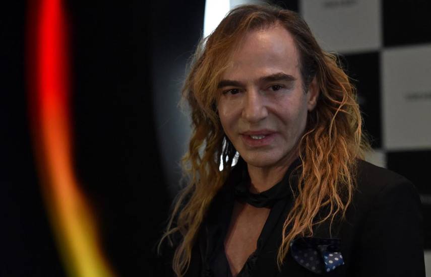 John Galliano cancela exposición en EEUU tras polémica por antisemitismo