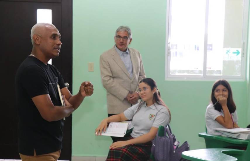Edgar Villaverde lleva el folklore a más de 50 países