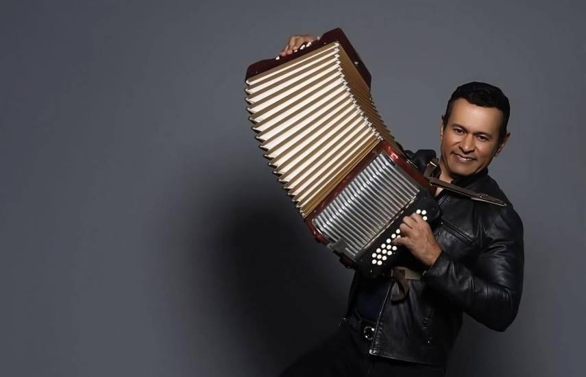 Samy Sandoval, una vida al ritmo del acordeón